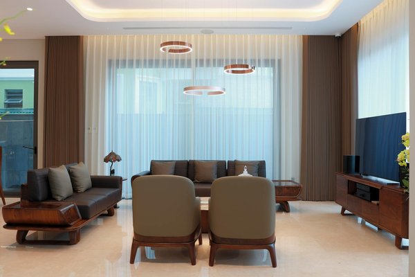 What are the future prospects for commercial real estate in the UK?